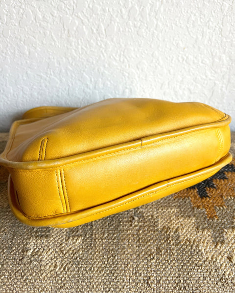 Vintage Coach Ergo Compartment Bucket 9047