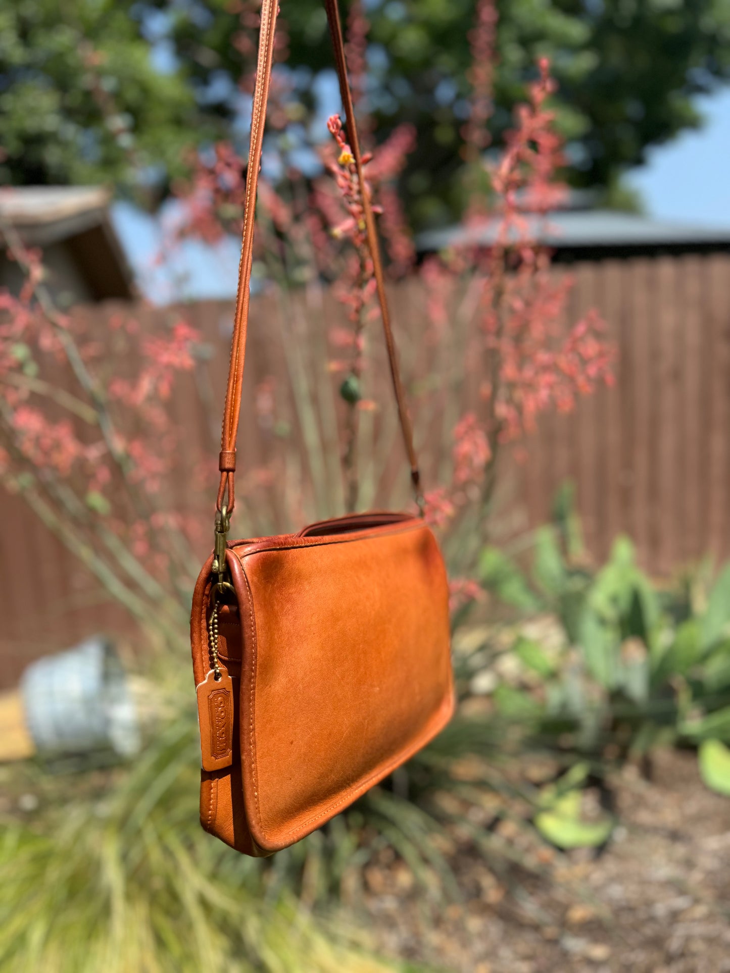 Vintage Coach NYC British Tan Zippered Clutch (Basic Bag) w/Hangtag