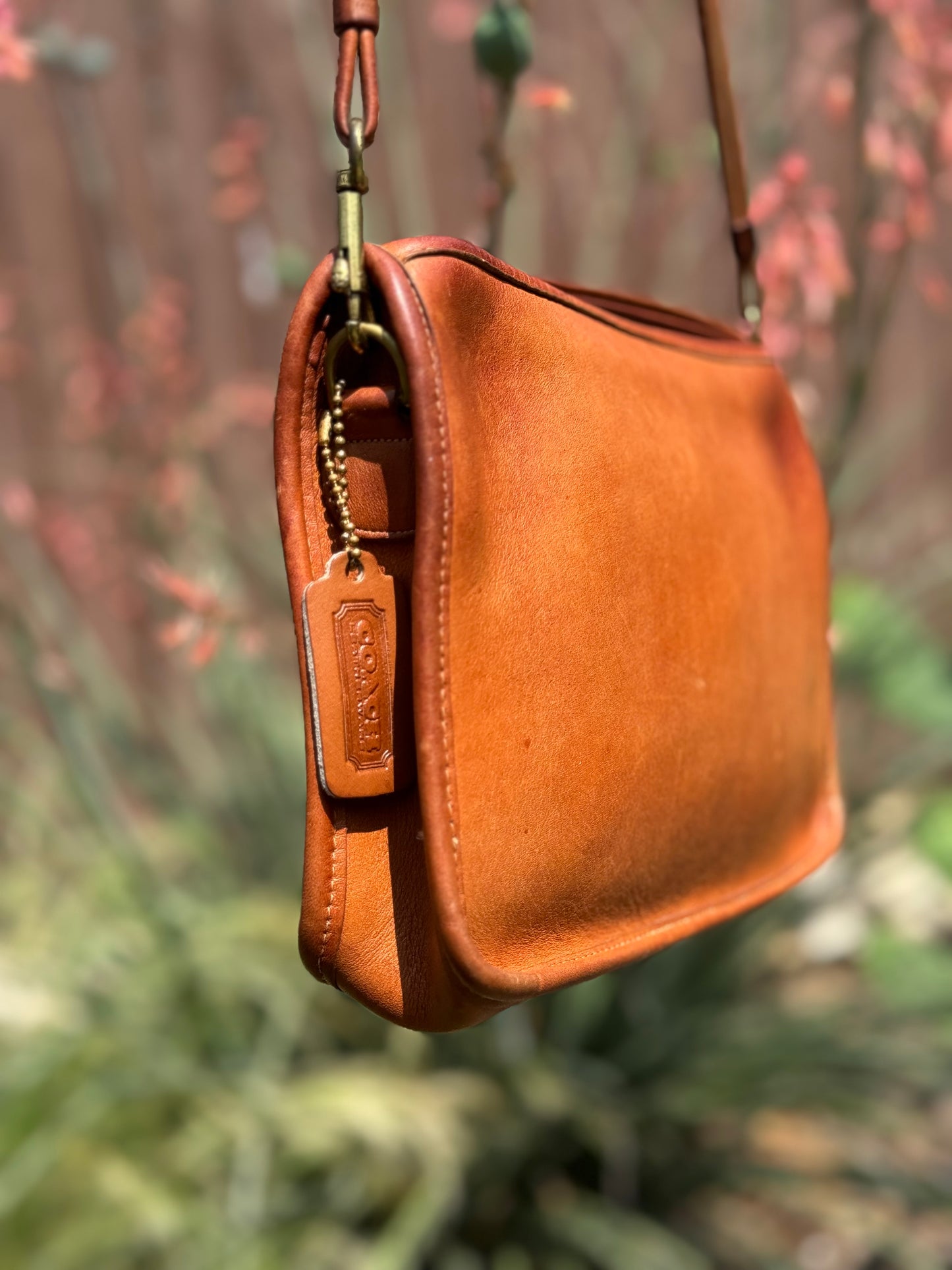 Vintage Coach NYC British Tan Zippered Clutch (Basic Bag) w/Hangtag