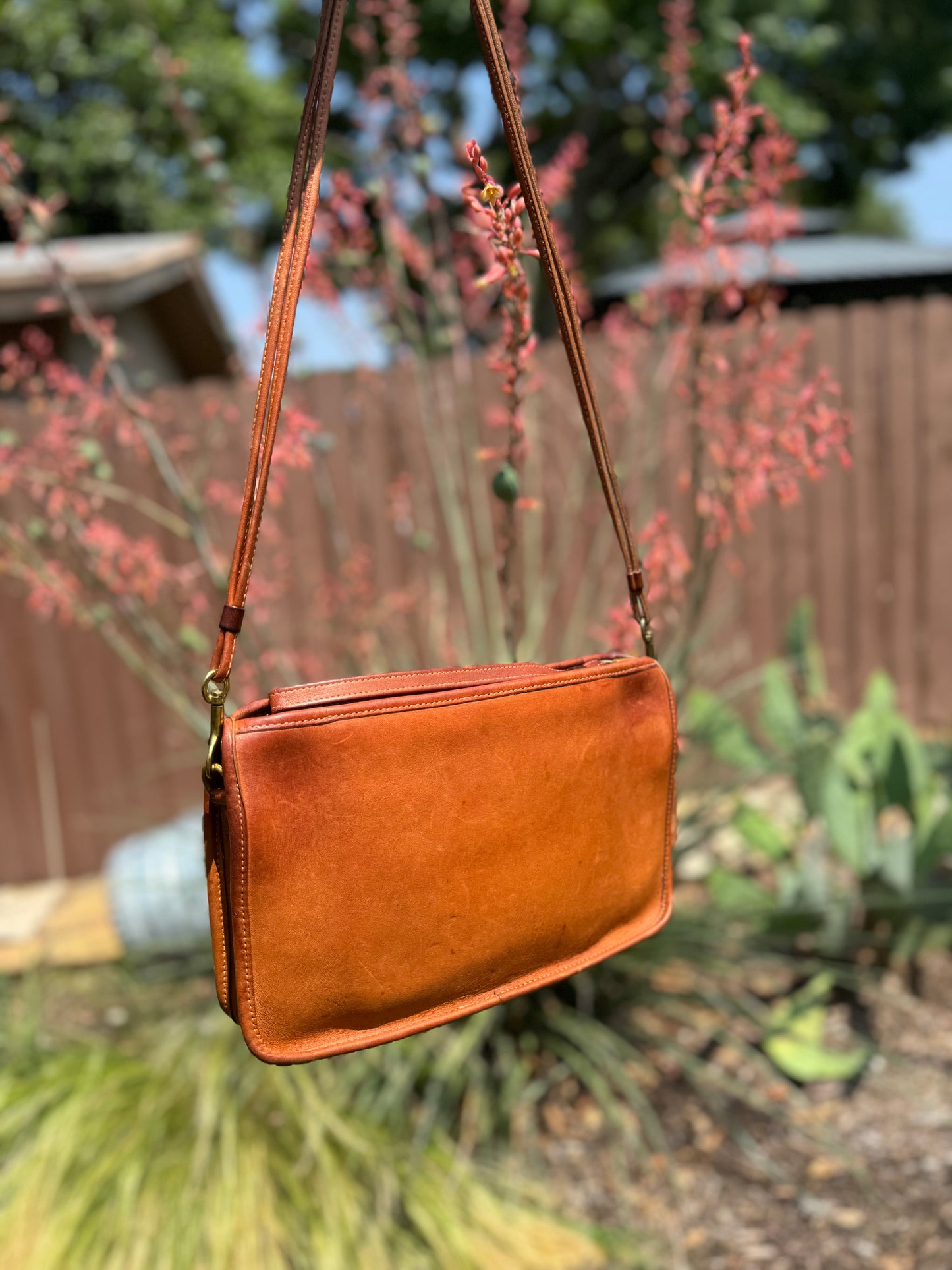 Vintage Coach NYC British Tan Zippered Clutch (Basic Bag) w/Hangtag