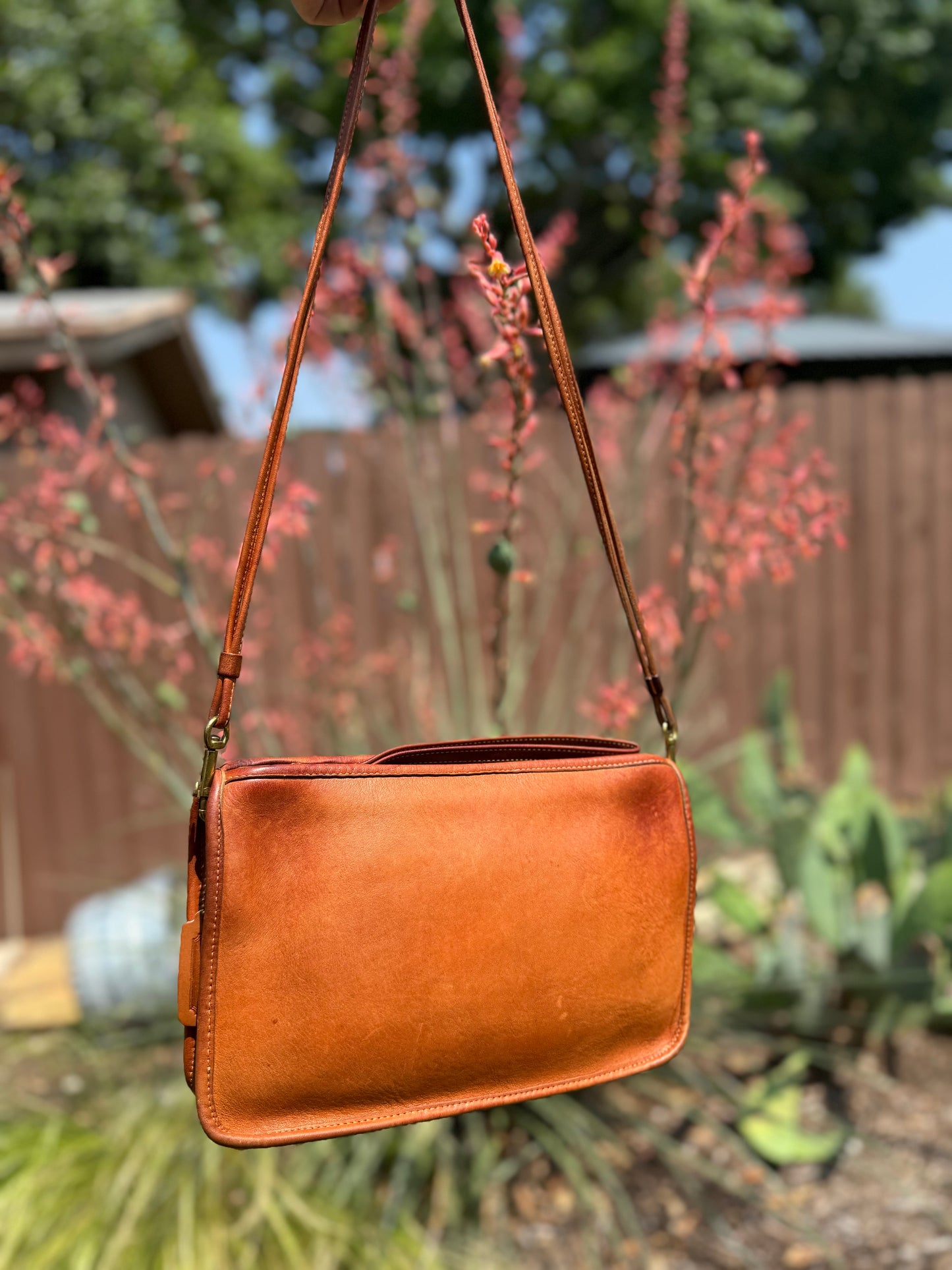 Vintage Coach NYC British Tan Zippered Clutch (Basic Bag) w/Hangtag