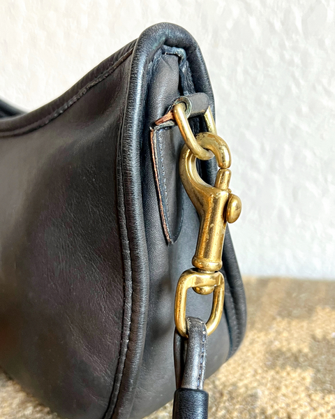 Vintage Coach Swinger Small 4080