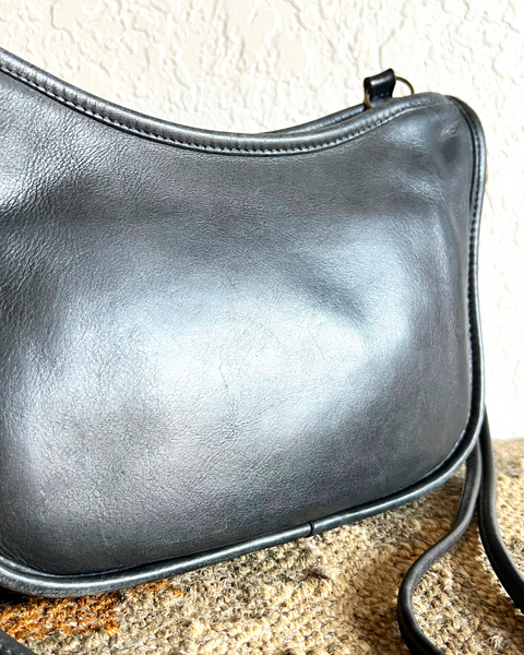 Vintage Coach Swinger Small 4080